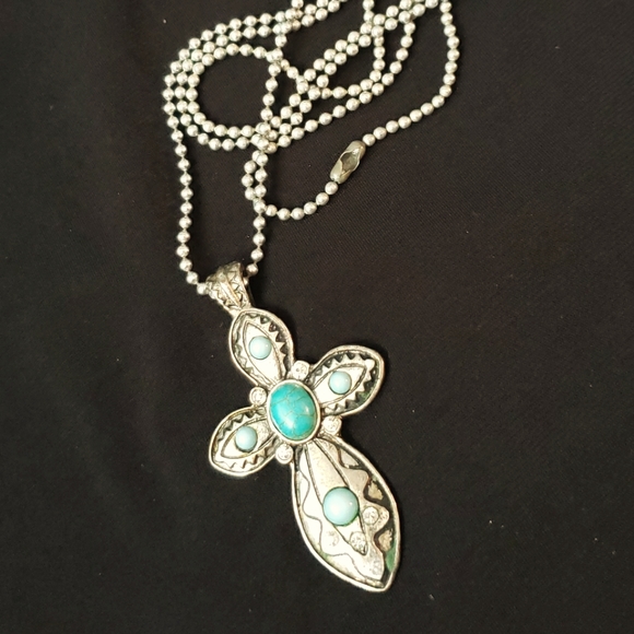 unknown Jewelry - Vintage Silvertone Turquoise Native Looking Bohemian Style Cross Necklace